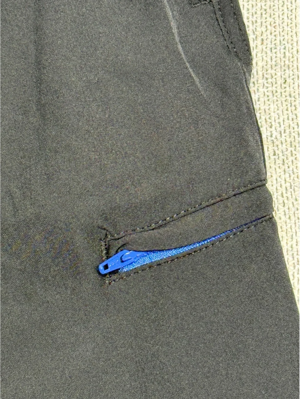Huk Performance Fabrics Men's Black & Blue Fishing Shorts M